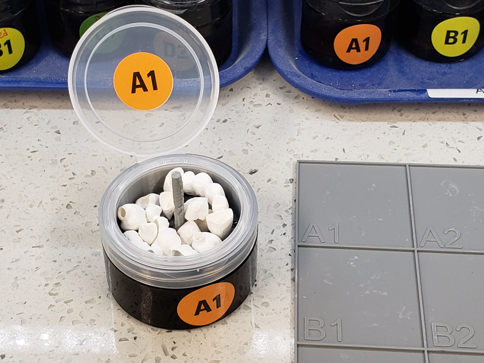 ZirJar Twist - 4 oz Amber Jar Zirconia Coloring System